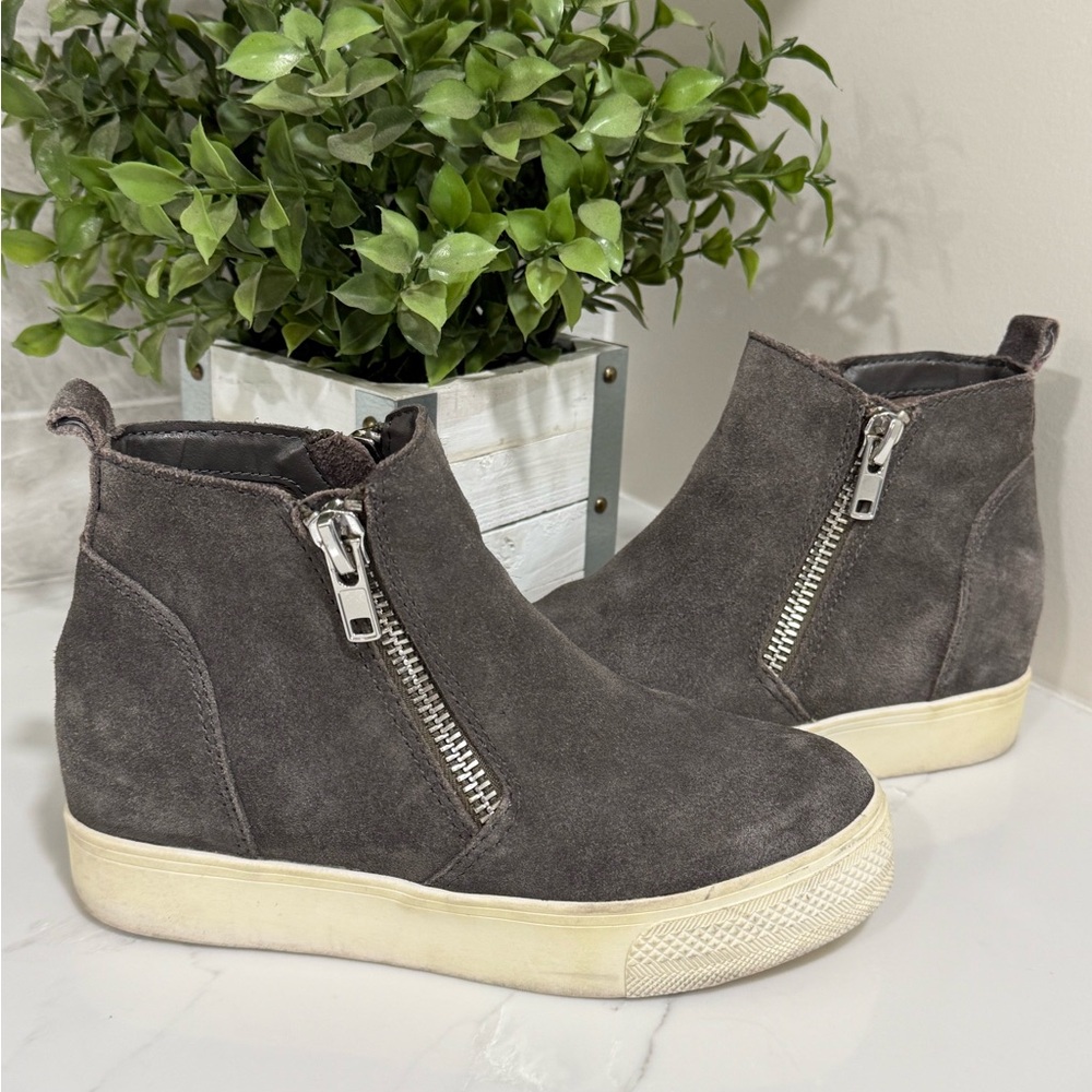 💙2 for $12 Steve Madden Wedgie Platform Sneakers Ankle Booties Gray Suede Sz 6